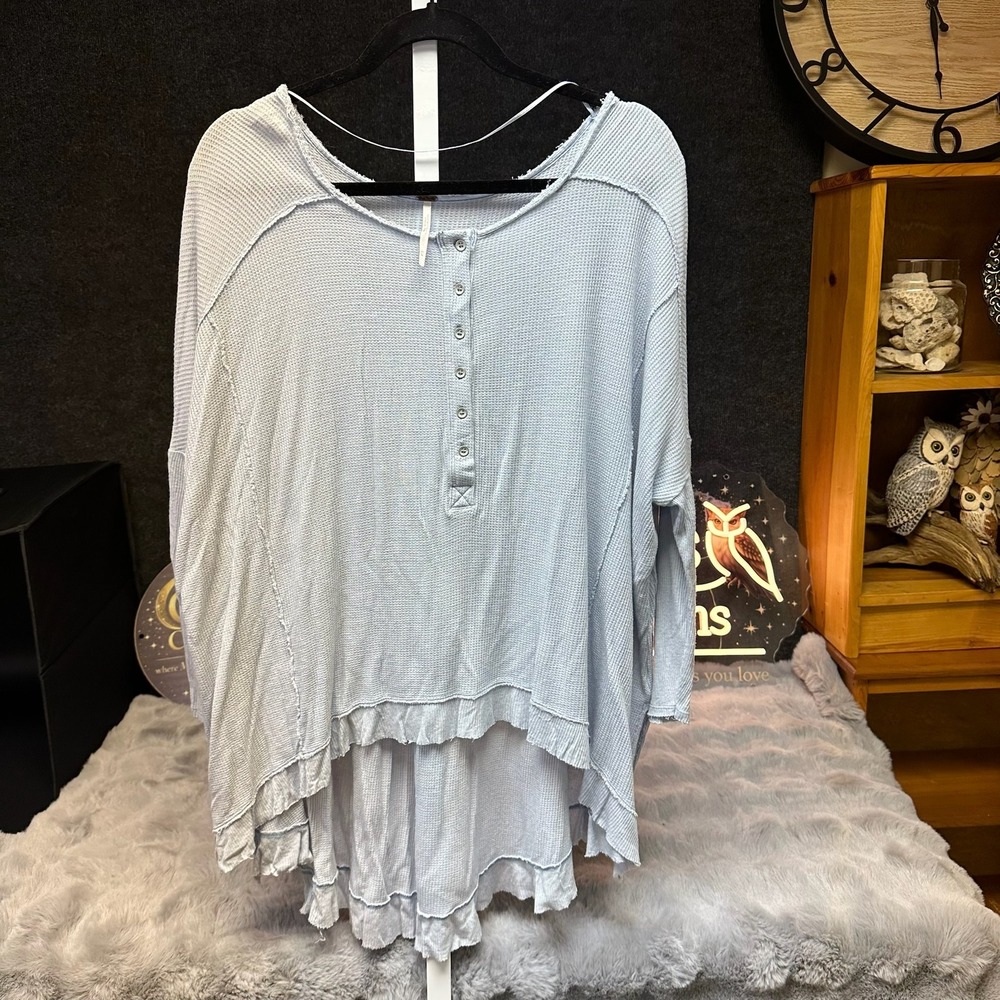 Free People Olivia Henley Womens Medium Blue Waffle Knit Ruffle Hem Top - Picture 2 of 4